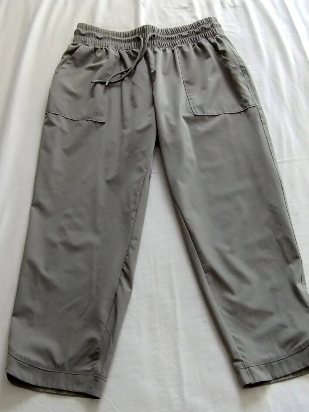 APANA Grayish-Green Lightweight PULL-ON Capri Pant Sz LARGE (24.5 Inseam)